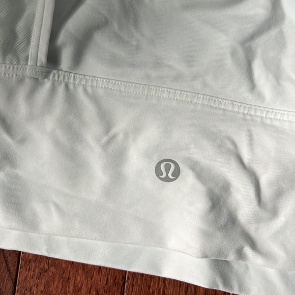 Lululemon Size 2 High-Neck Longline Mesh White Sports Bra. - Picture 4 of 5